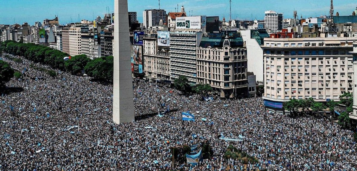 Ο απόλυτος πανζουρλισμός στο Μπουένος Άιρες: 5 εκατομμύρια βγήκαν στους δρόμους – 2 νεκροί και 18 τραυματίες από τους πανηγυρισμούς