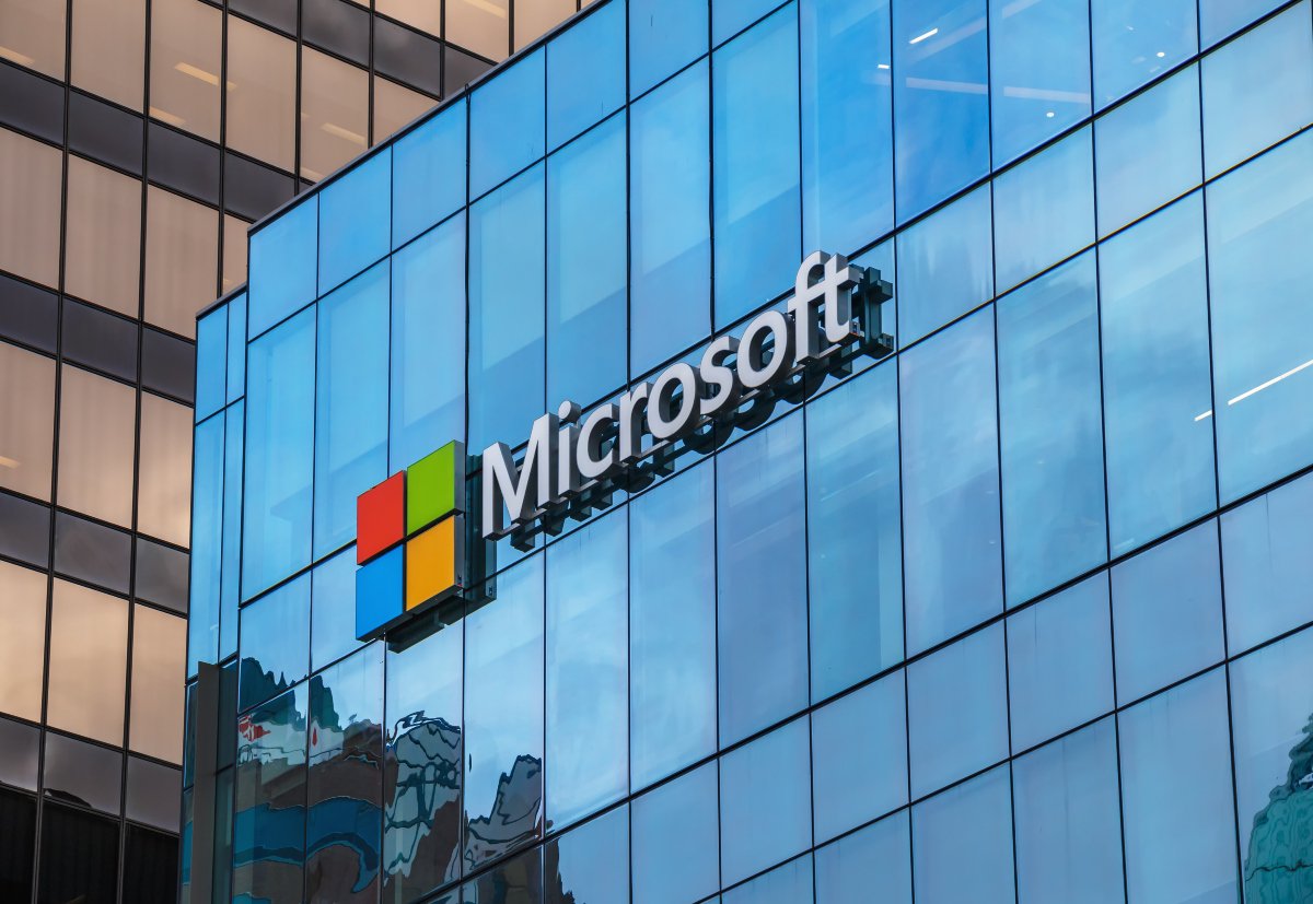 Ήρθε η σειρά και της Microsoft: Θα απολύσει 10.000 εργαζομένους – Επενδύει σε Τεχνητή Νοημοσύνη