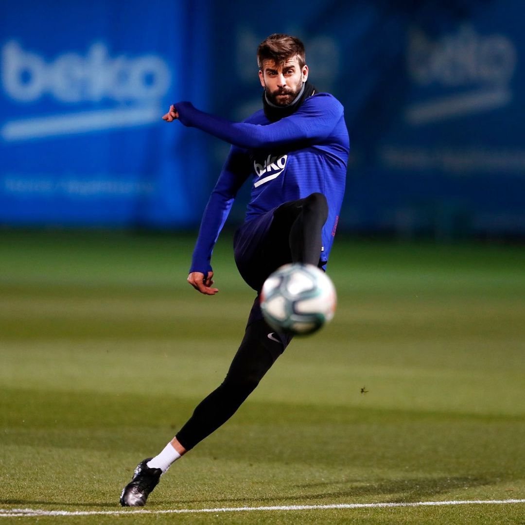 Gerard Pique: Άφησε τα παιδιά του να περιμένουν στη βροχή και το Twitter τον… σταύρωσε