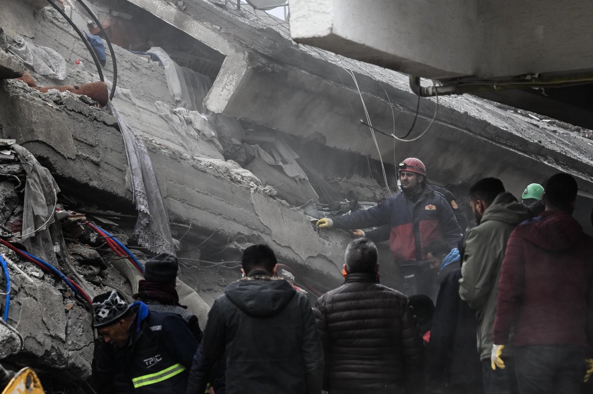 Σεισμός 7,7 Ρίχτερ «χτύπησε» ξανά την Τουρκία: Στους 2.000 οι νεκροί, χιλιάδες τραυματίες – Εικόνες βιβλικής καταστροφής
