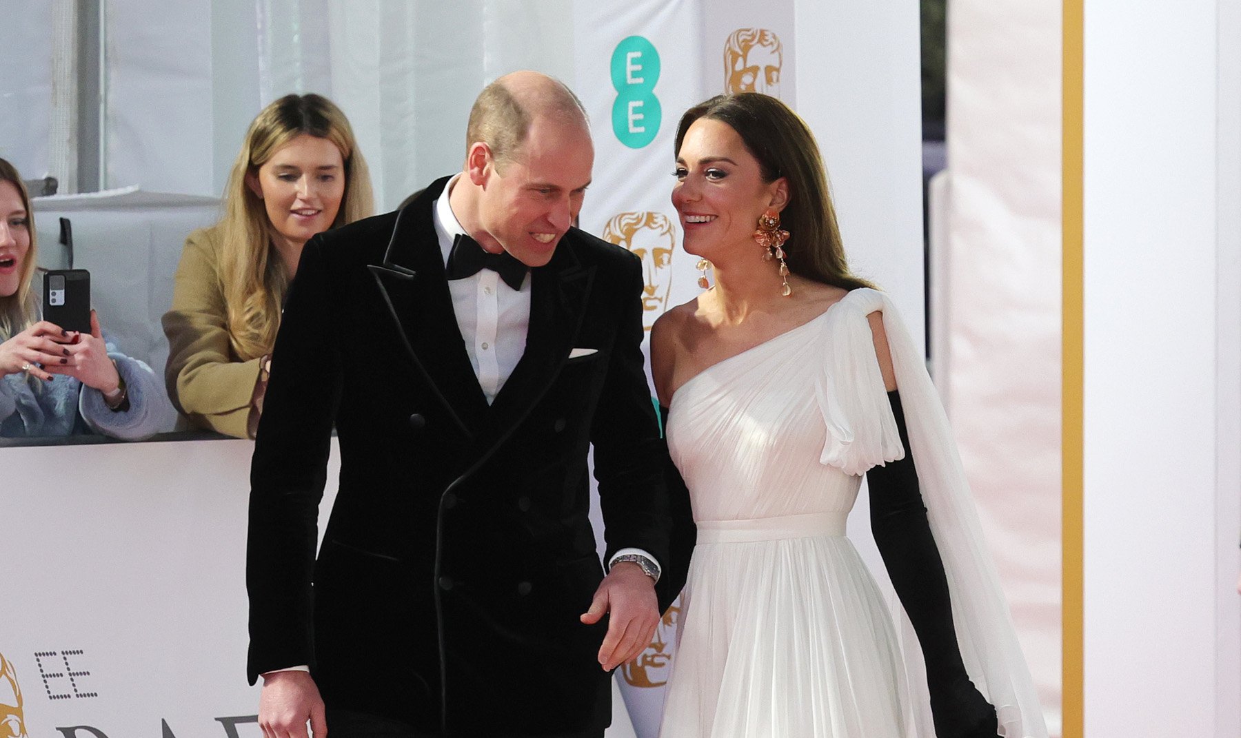 Το «χούφτωμα» της Δούκισσας: Η Κέιτ έπιασε το μαλακό μόριο του Ουίλιαμ στα BAFTA