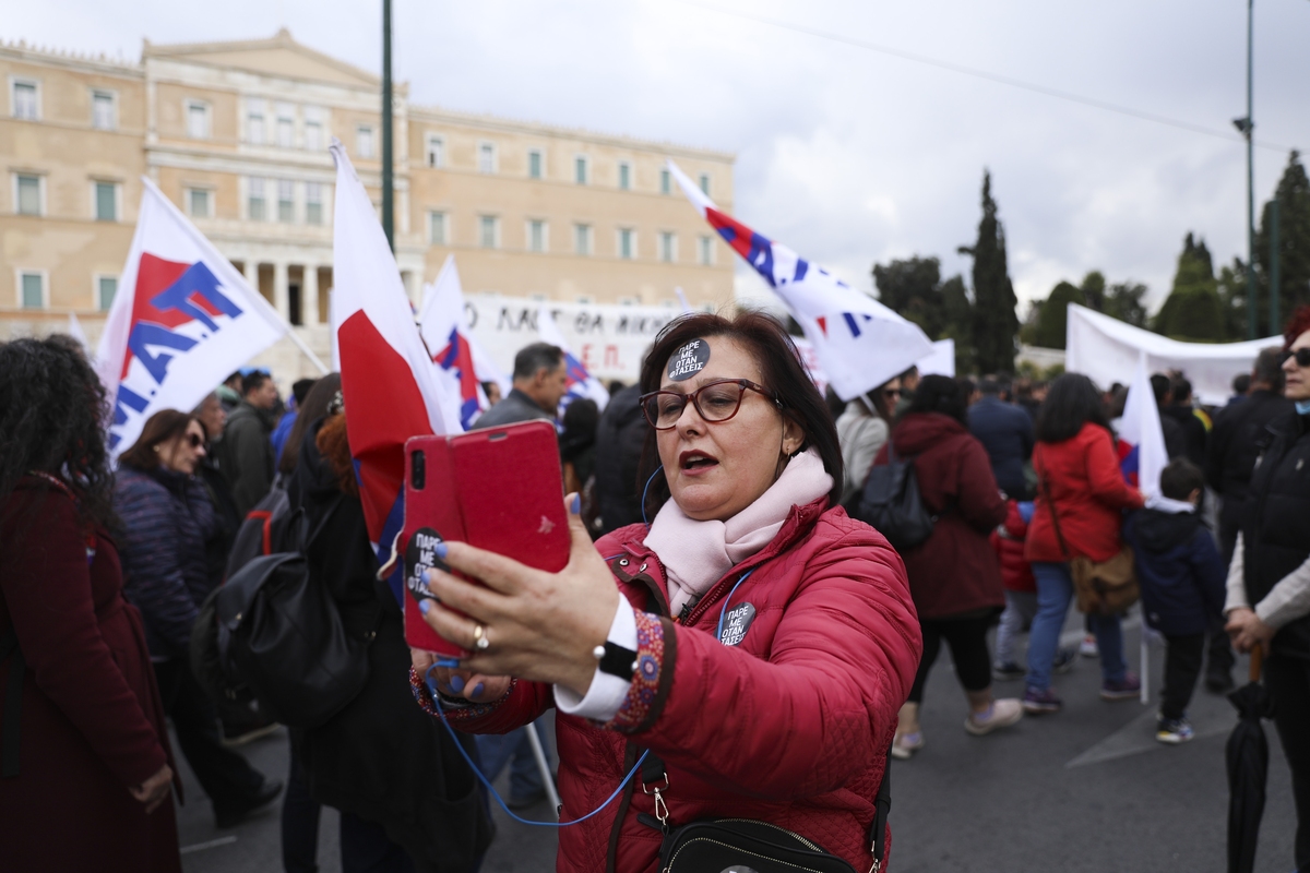 Απεργία: «Εμπόλεμη» κατάσταση στο κέντρο της Αθήνας - Έγιναν 10 προσαγωγές Απεργία