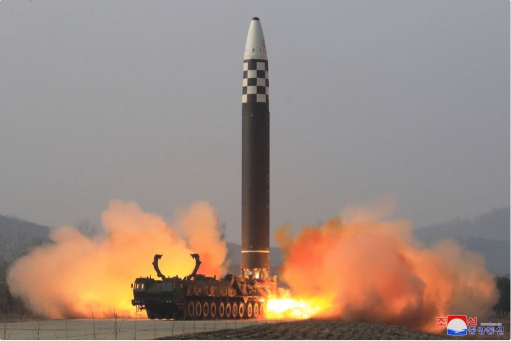 Η Β. Κορέα εκτόξευσε νέο βαλλιστικό πύραυλο