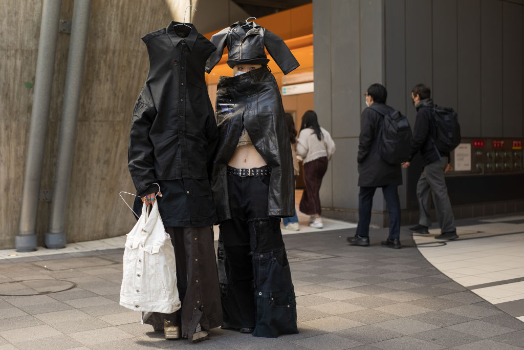Το street style στην εβδομάδα μόδας του Τόκιο ήταν η επιτομή της πληθωρικότητας και της ελευθερίας