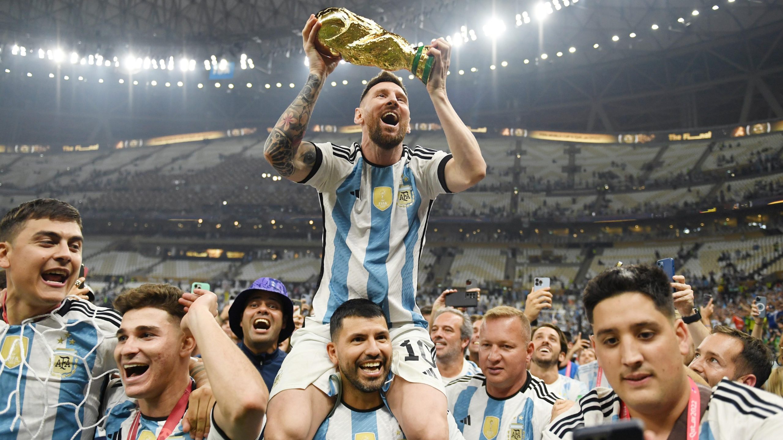 Ο Μέσι «χρύσωσε» συμπαίκτες και επιτελείο της Εθνικής Αργεντινής