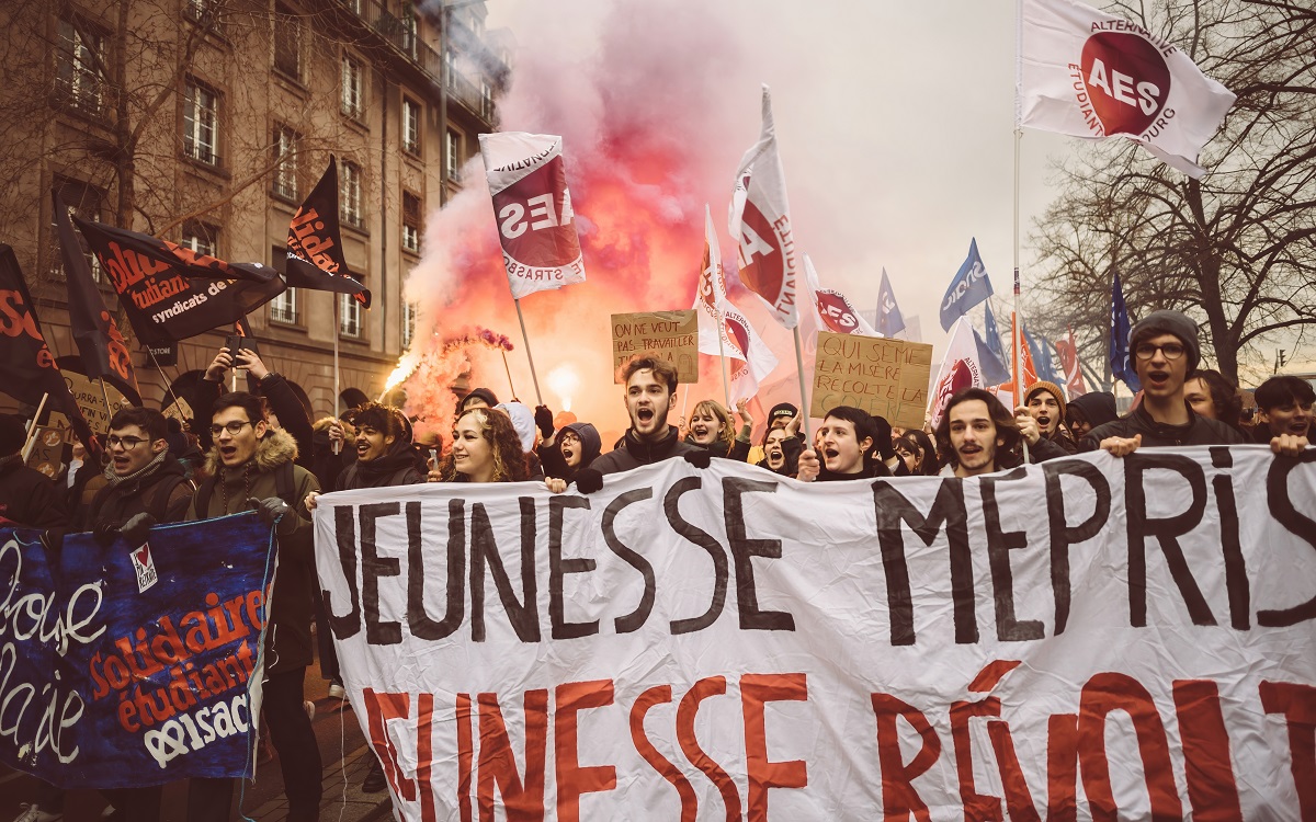 Διαδηλωτές εισέβαλαν σε κτήριο του Χρηματιστηρίου στο Παρίσι