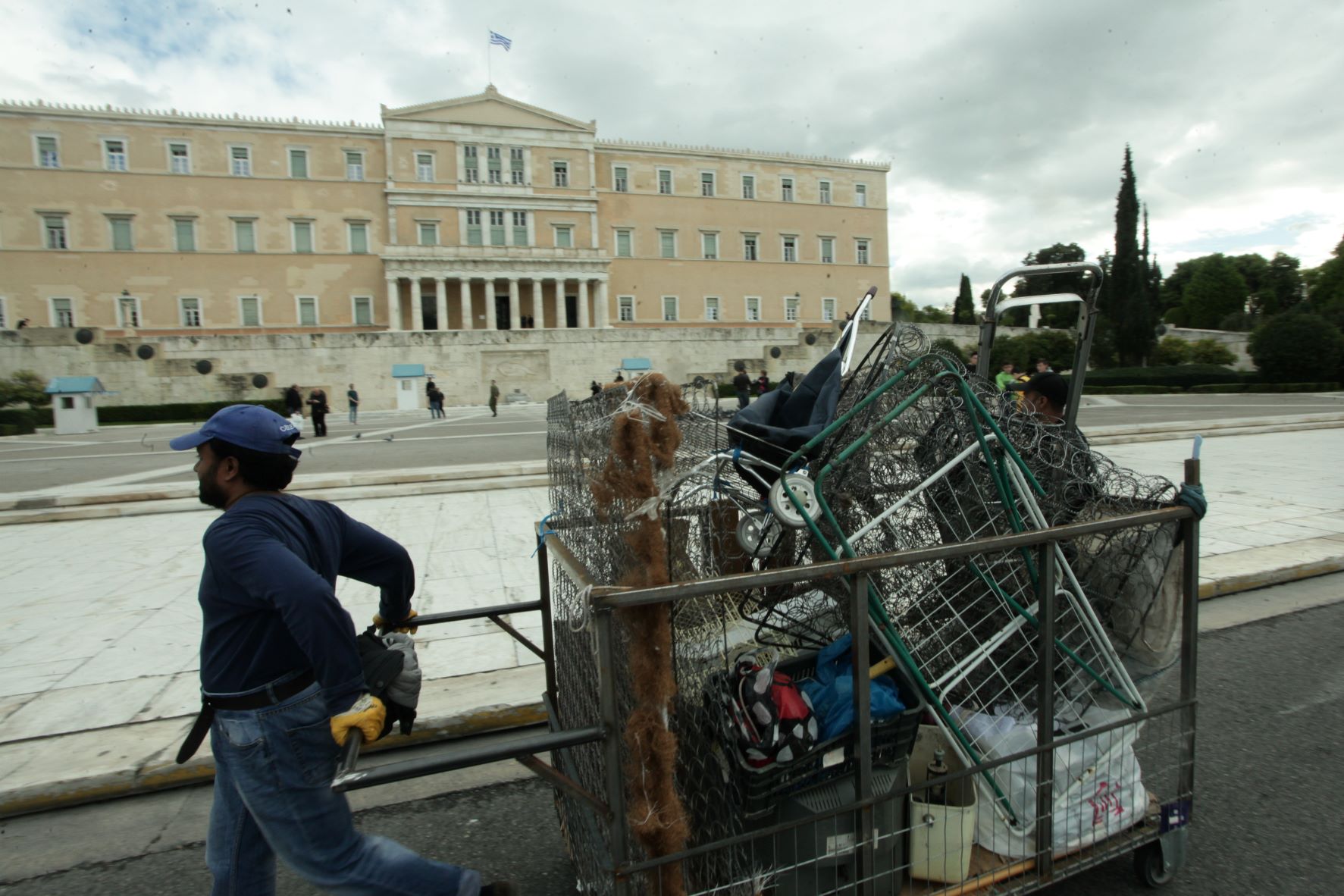 Σαφάρι για τους «κυνηγούς» χαλκού, παρίσταναν τους παλιατζήδες