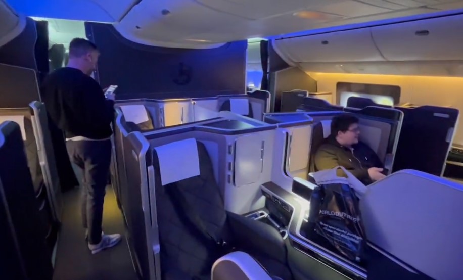 Υπερτυχερός: Πέταξε στην πρώτη θέση του Boeing 777 με μόλις… 220 λίρες