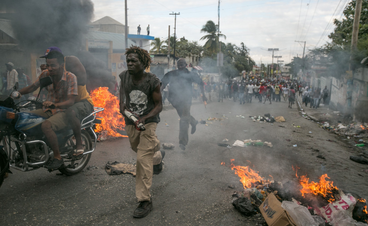 Αϊτή: Μια ολόκληρη χώρα παραδομένη στις συμμορίες, τον τρόμο και το χάος – Κανείς δεν είναι ασφαλής και οι ξένες μεγάλες δυνάμεις διστάζουν να επέμβουν