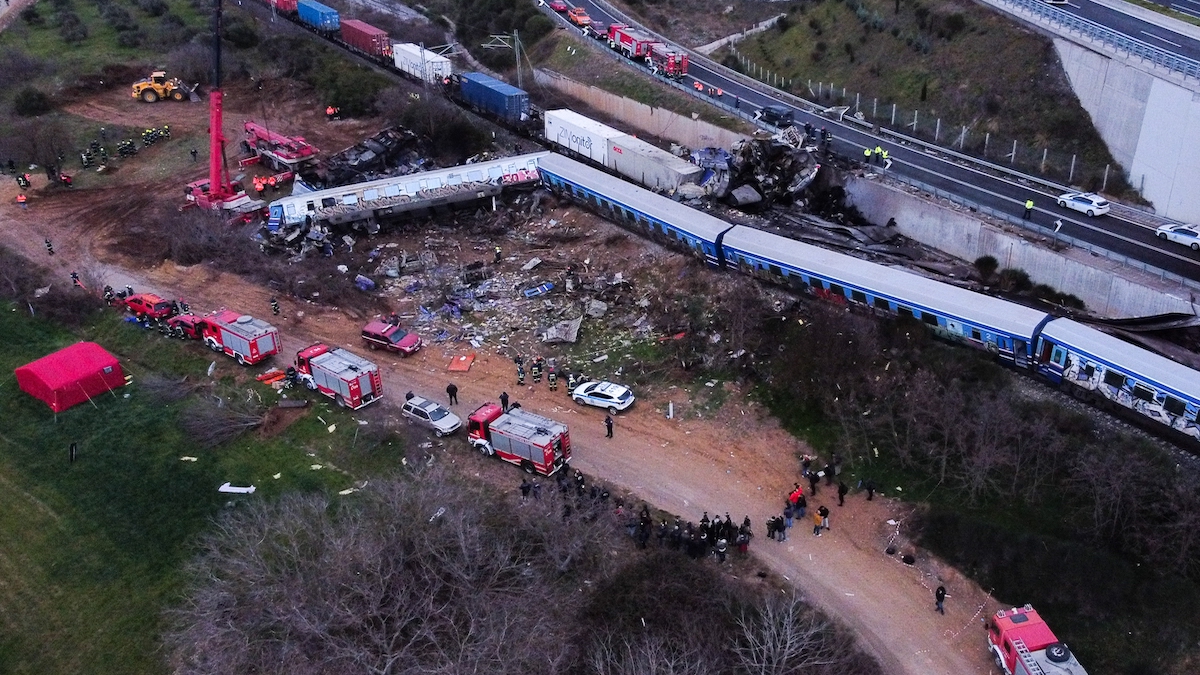 Δυστύχημα στα Τέμπη | 55 σοροί έχουν ταυτοποιηθεί – Μυστήριο με τρεις ξένους επιβάτες και την 23χρονη Εριέττα