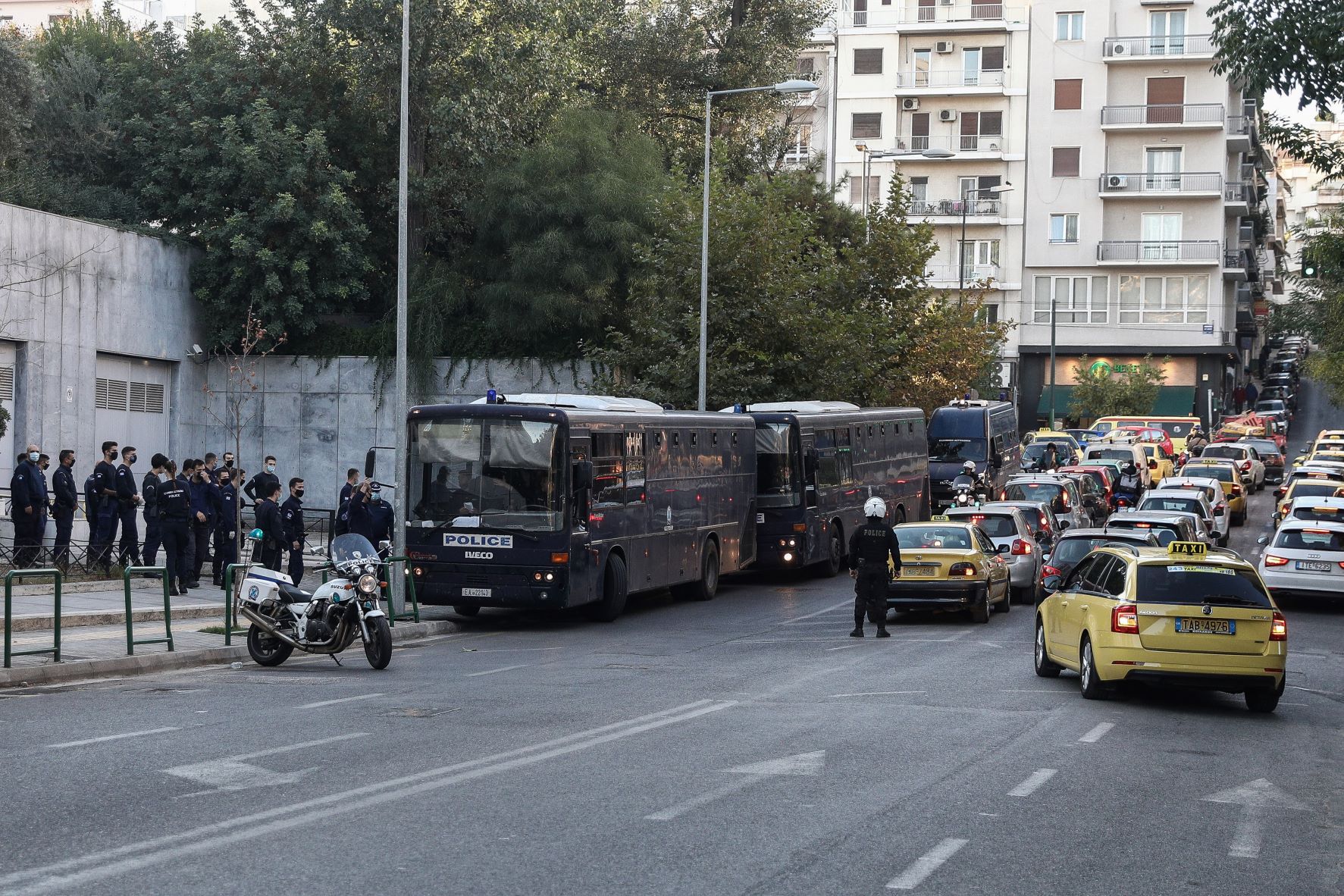 Ενέδρα με μαχαίρια σε δύο άνδρες έξω από το Εφετείο