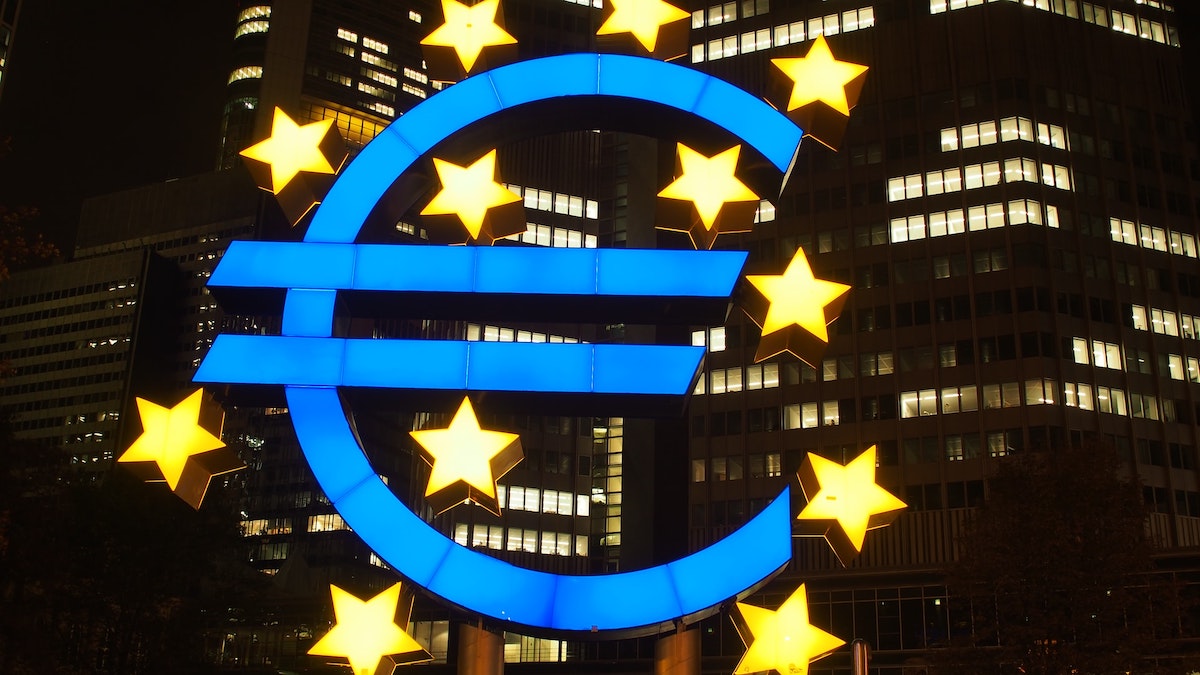 Ευρωζώνη | «Ασφαλείς οι τράπεζές της απέναντι στη χρεοκοπία της SVB»