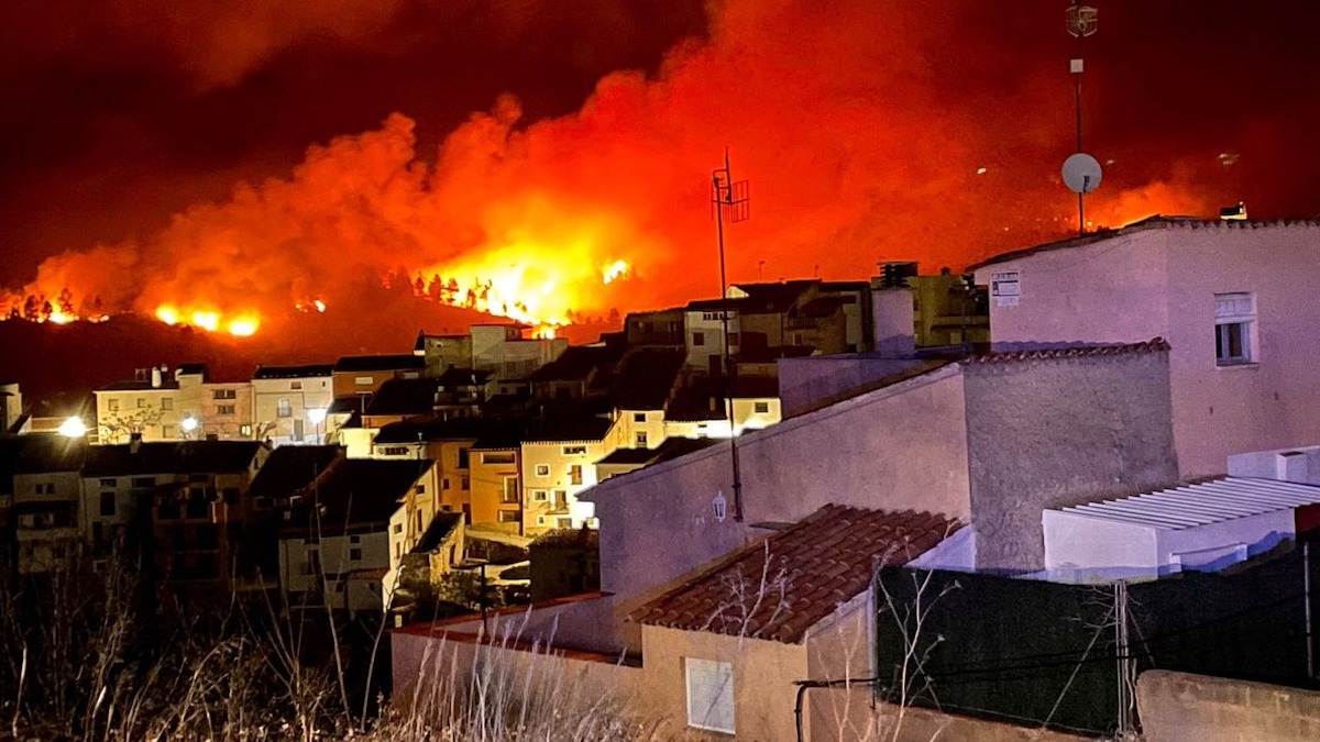 Ισπανία: Ανεξέλεγκτη πυρκαγιά στα ανατολικά της χώρας