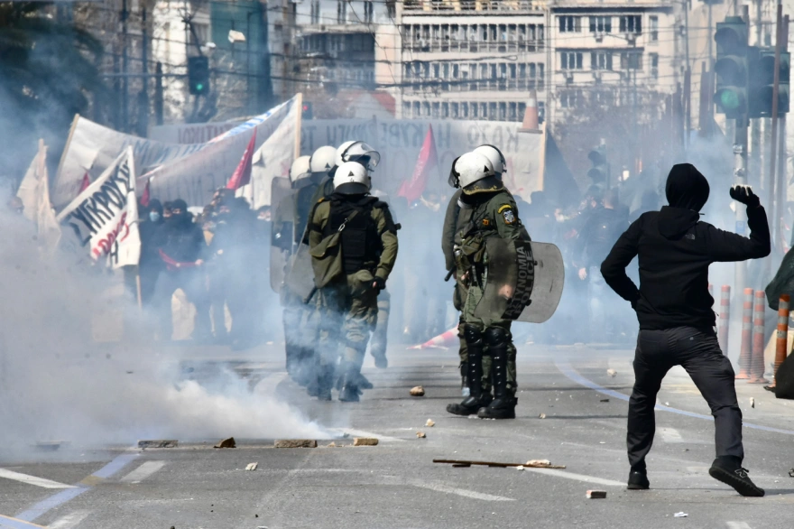 Σύνταγμα επεισόδια