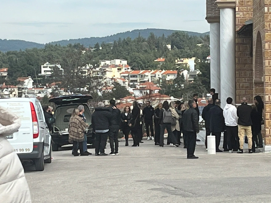 Τέμπη: Θρήνος στην κηδεία της 20χρονης Φραντζέσκας