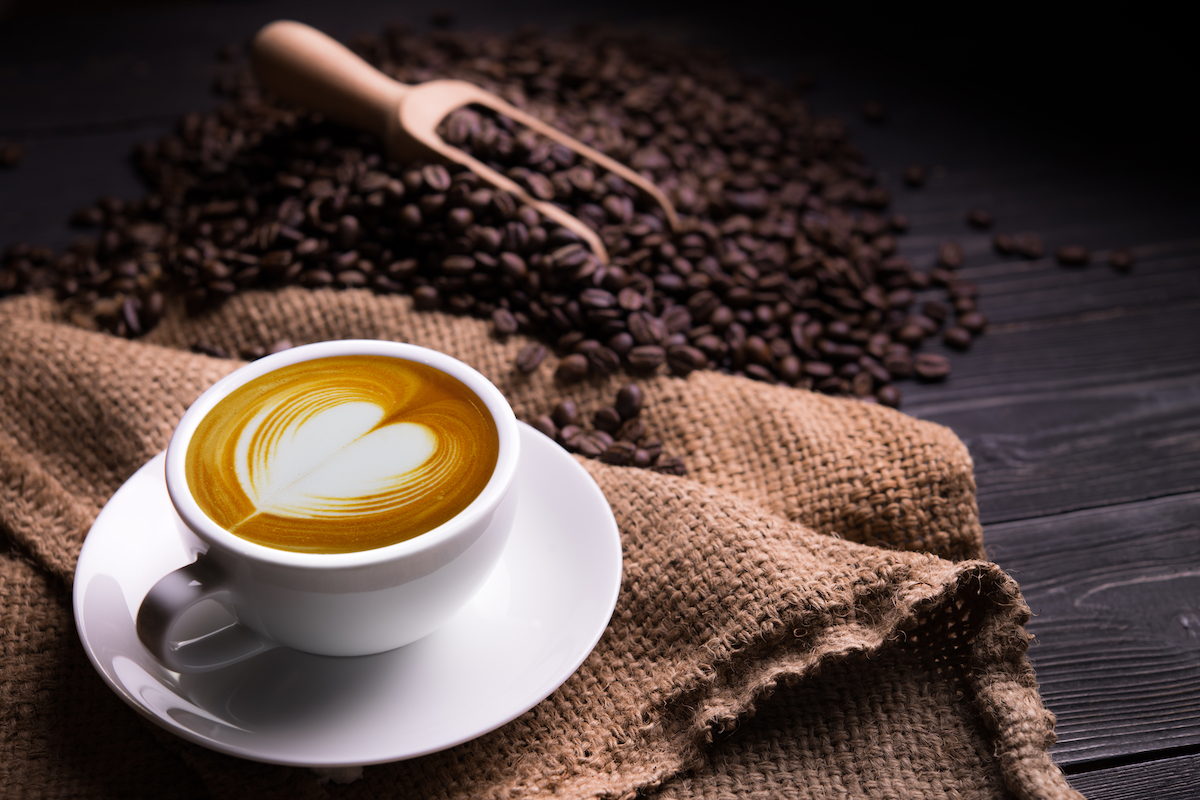 Καφές: Τον πίνεις και κάνεις περισσότερα βήματα, αλλά χάνεις ώρες ύπνου