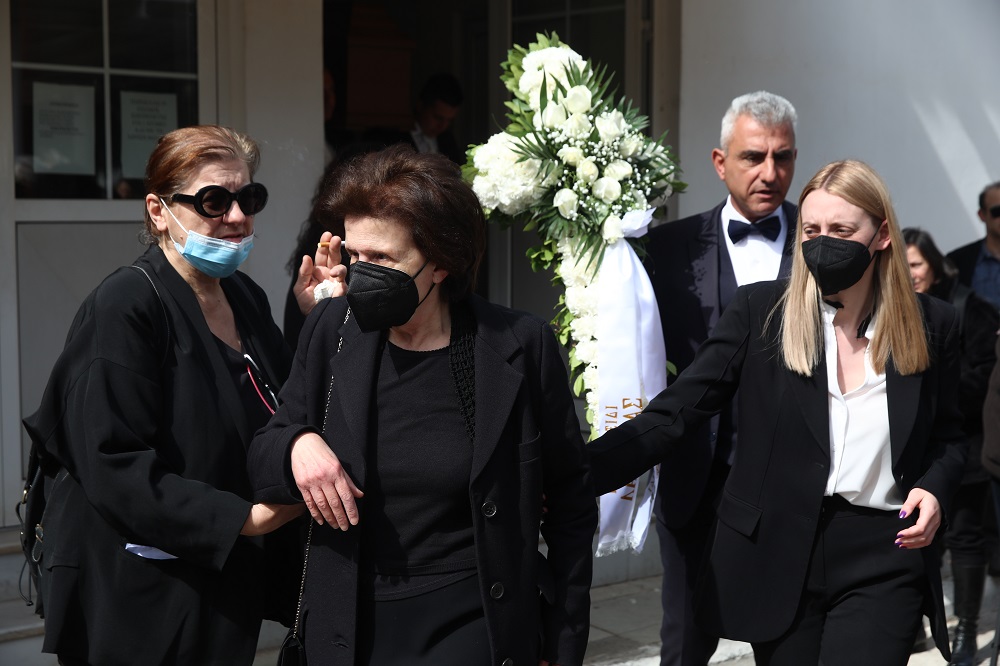 Το τελευταίο «αντίο» στον Λάκη Παπαστάθη - Ο καλλιτεχνικός κόσμος έδωσε το «παρών» Παπαστάθη