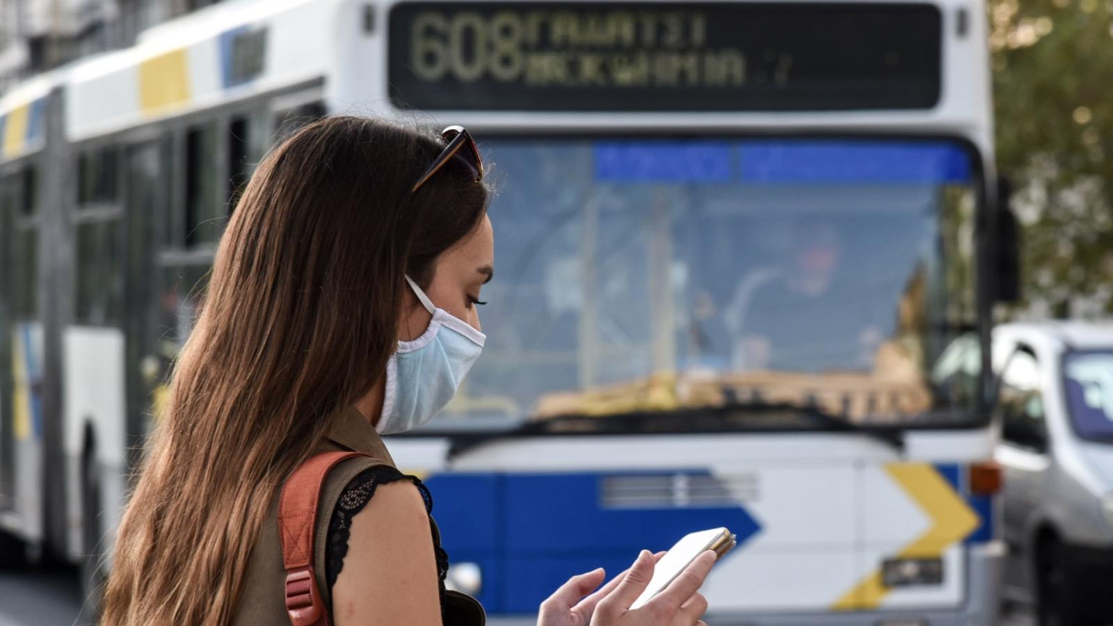 Τέλος η υποχρεωτική χρήση μάσκας στα ΜΜΜ – Τι αλλάζει με τα rapid test