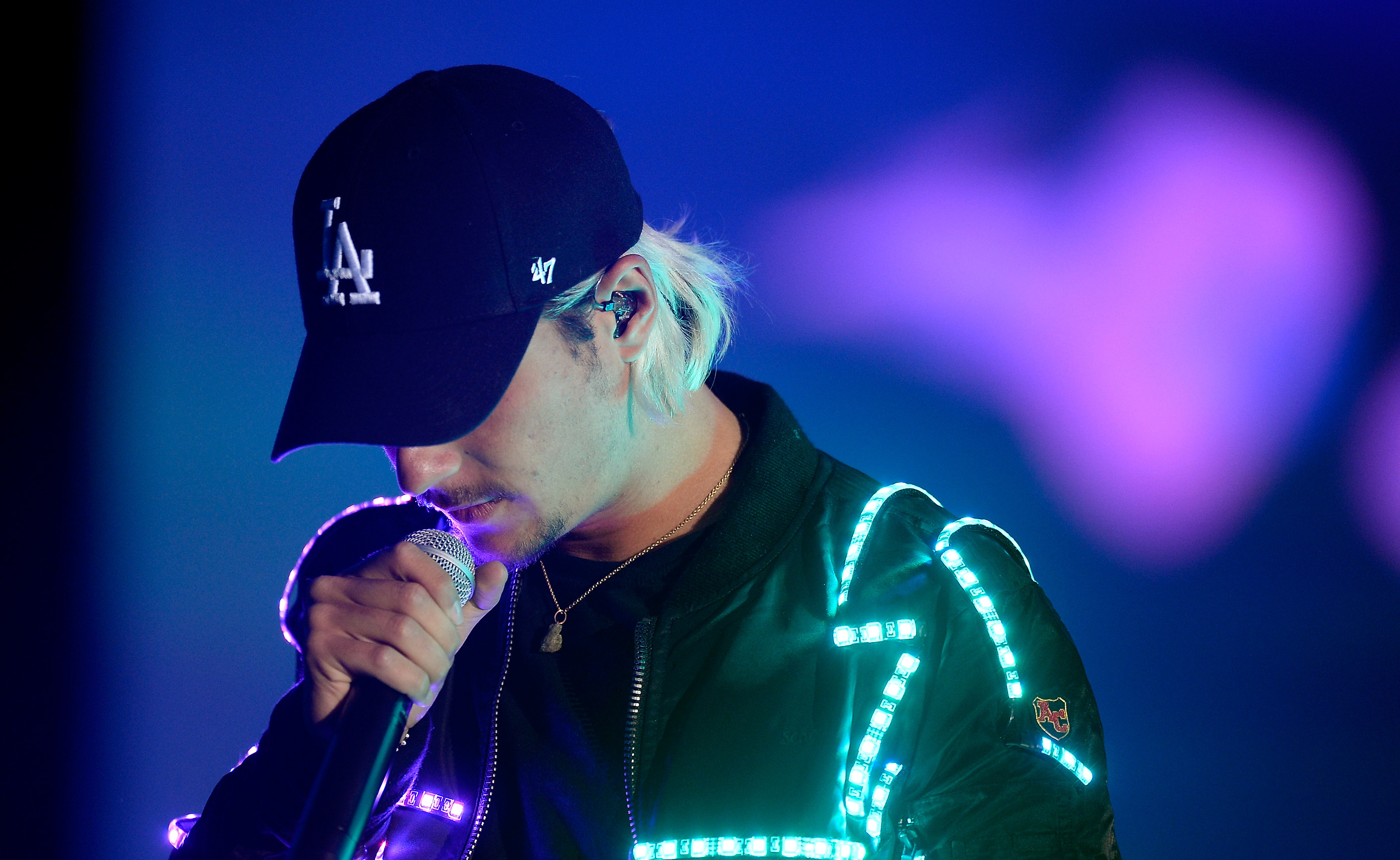 Nekfeu: Ο Μυτιληνιός ράπερ που βάζει φωτιά στη γαλλική μουσική σκηνή