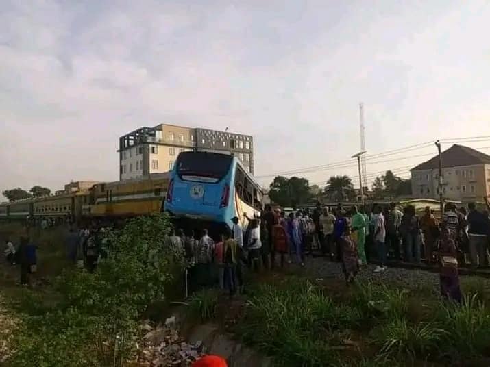 Νιγηρία: Τρένο εμβόλισε λεωφορείο