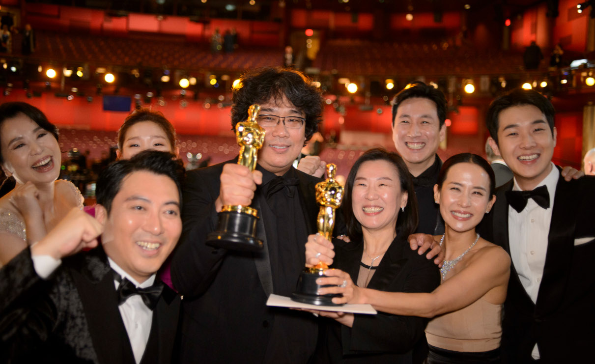 Πρέπει να κερδίζουν ξενόγλωσσες ταινίες το Όσκαρ Καλύτερης Ταινίας ή όχι;