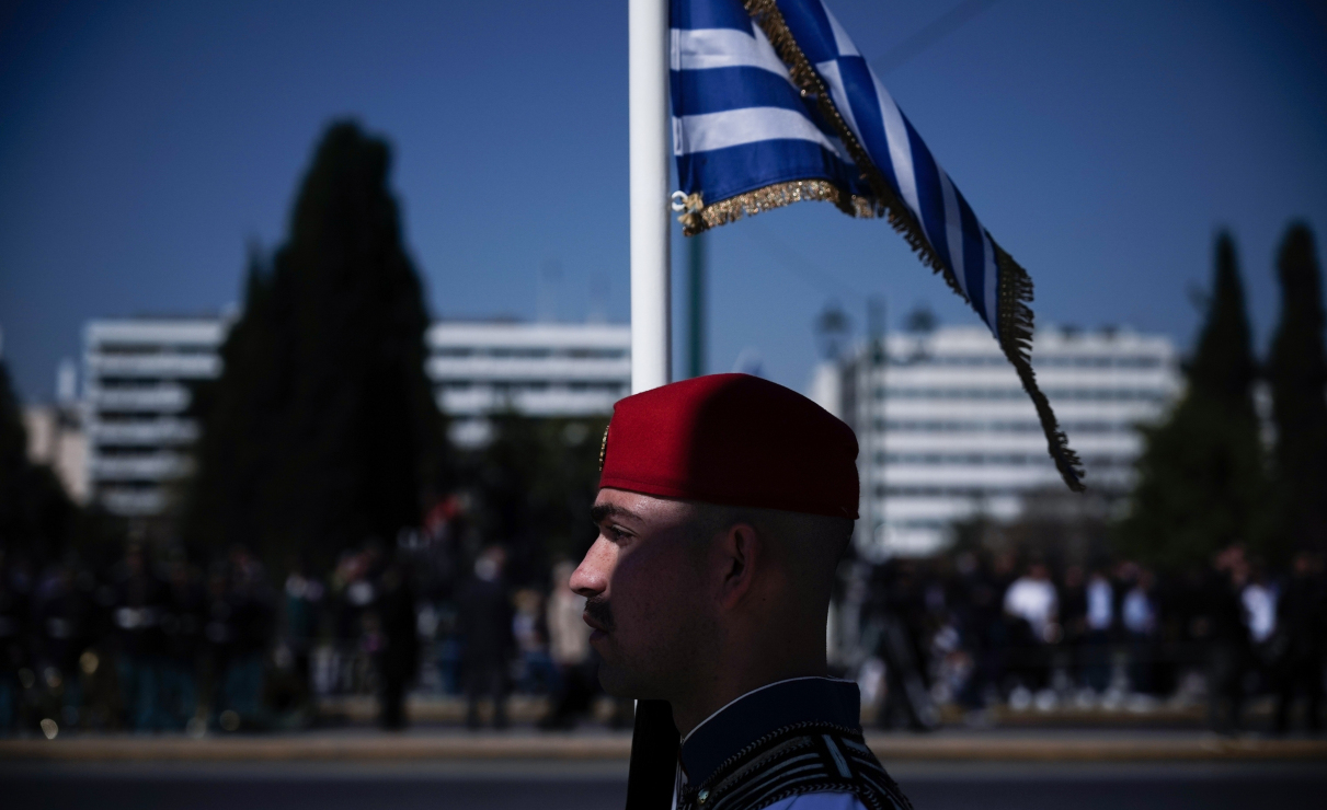 Παρέλαση 25ης Μαρτίου: Ο μουστάκιας, ο σκύλος στο τανκ, ο τσολιάς με το γυαλί και το «εξώφυλλο περιοδικού» - Οι φωτογραφίες που έγιναν viral παρέλαση