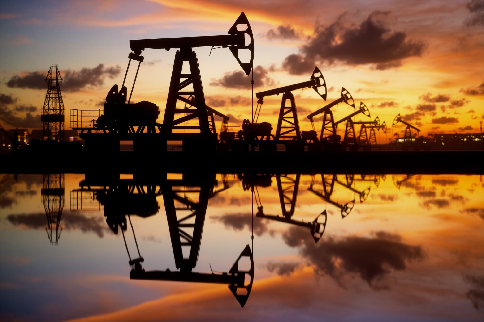 Ισχυρές απώλειες στις τιμές του πετρελαίου – Ανησυχία για παγκόσμια χρηματοπιστωτική κρίση
