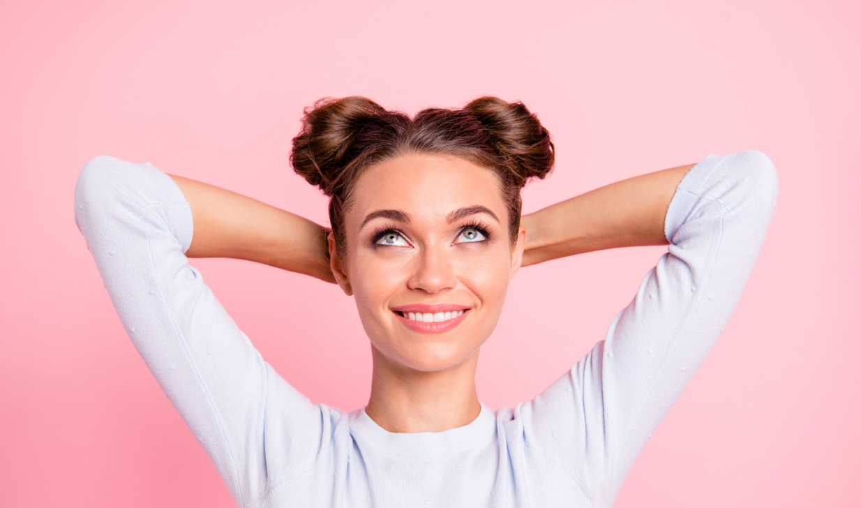 Rose bun: Αυτός είναι ο πιο chic κότσος της Άνοιξης!