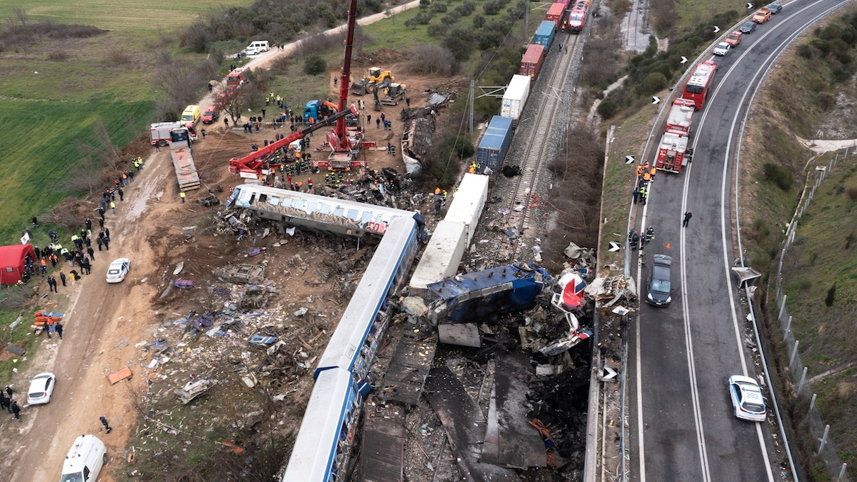 «23:23: Κάπως έτσι τελείωσε η ανέμελη ζωή μου» – Συγκλονίζει επιζήσασα των Τεμπών