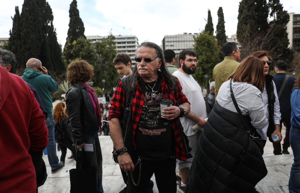 Τραγωδία στα Τέμπη: Ολοκληρώθηκε η συγκέντρωση διαμαρτυρίας στο Σύνταγμα (pics) Τέμπη