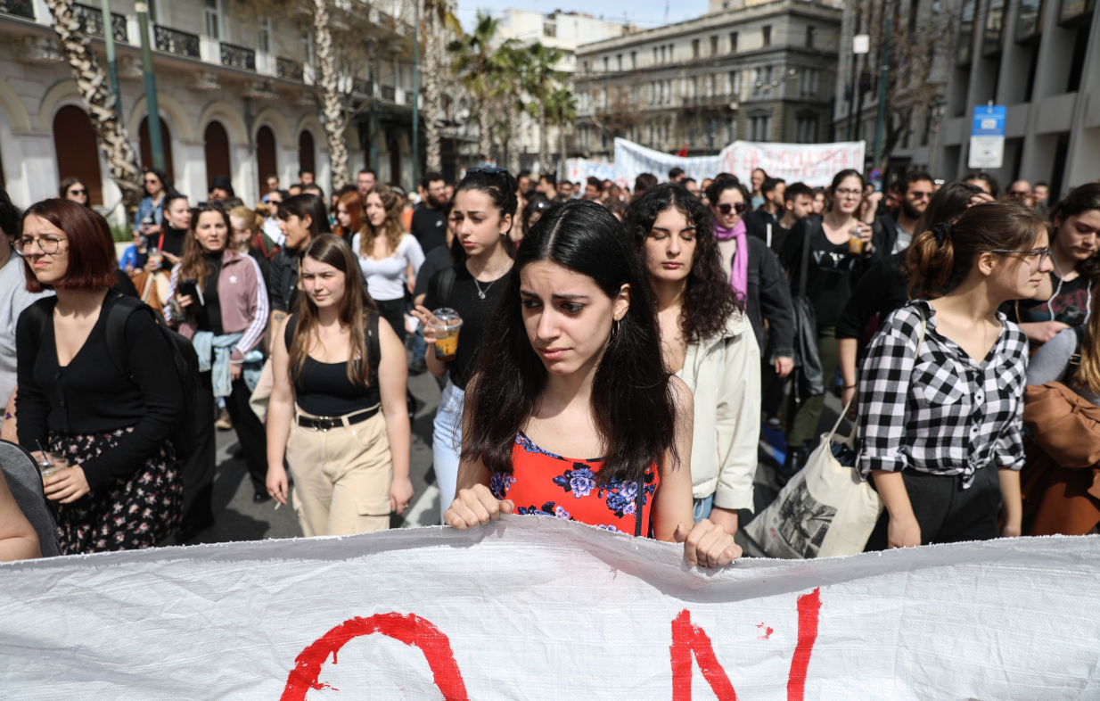 Τραγωδία στα Τέμπη: Ολοκληρώθηκε η συγκέντρωση διαμαρτυρίας στο Σύνταγμα (pics)