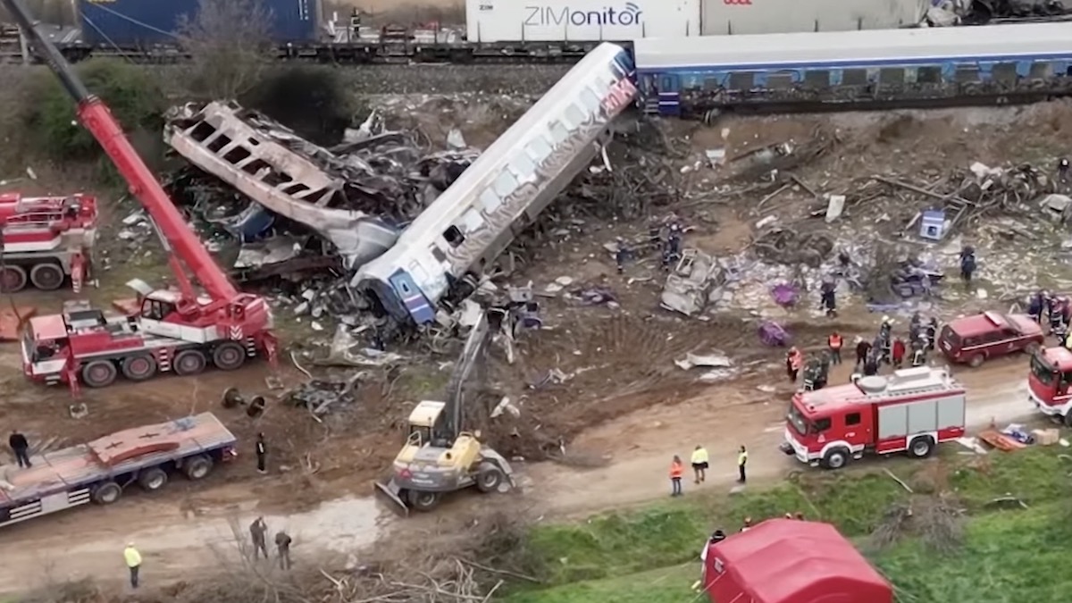 Σύγκρουση τρένων στα Τέμπη: Drone δείχνει το μέγεθος της τραγωδίας – Σοκαριστικά πλάνα