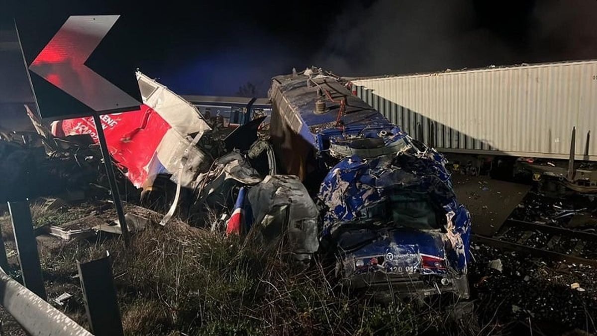 Δυστύχημα στα Τέμπη | Ο σταθμάρχης Λάρισας είχε ειδοποιηθεί για το εμπορικό τρένο 17 λεπτά πριν από τη σύγκρουση