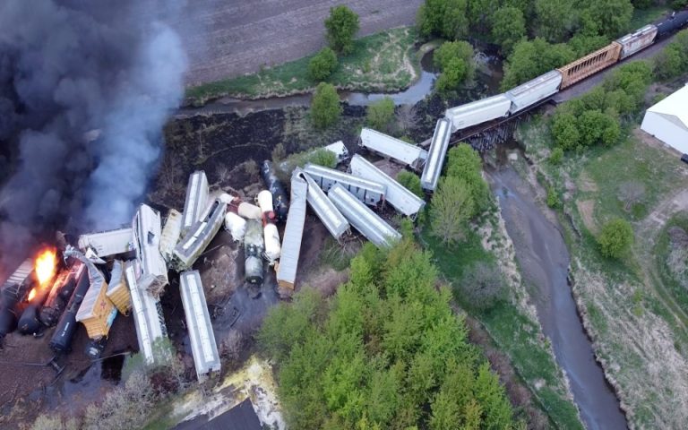 ΗΠΑ: Εκτροχιάστηκε τρένο που μετέφερε αιθανόλη – Εκκενώνονται σπίτια