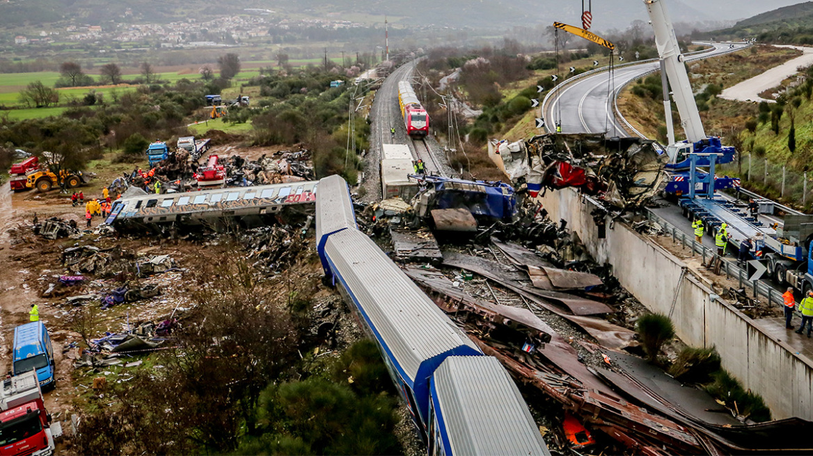 Δυστύχημα στα Τέμπη: Συνεχίζονται οι έρευνες – Προσπάθεια προσέγγισης του 4ου και 5ου βαγονιού