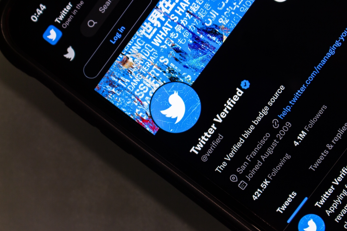 Twitter: Οι διάσημοι που έχασαν το verification τους
