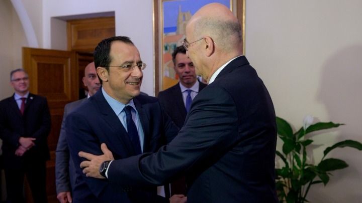 Με τον πρόεδρο της Κύπρου συναντήθηκε στη Λευκωσία ο Δένδιας