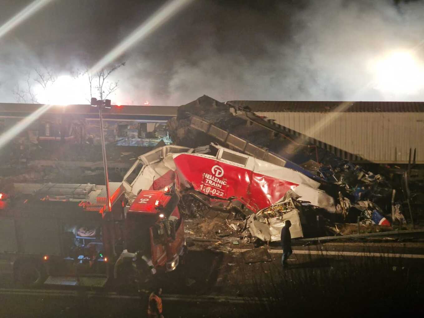 Μετωπική σύγκρουση τρένων στα Τέμπη, 16 οι νεκροί, 85 οι τραυματίες