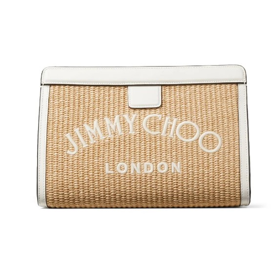 Το Pouch Bag είναι η πιο δημοφιλής τσάντα της σεζόν, απογειώνοντας το στιλ μας Pouch Bag