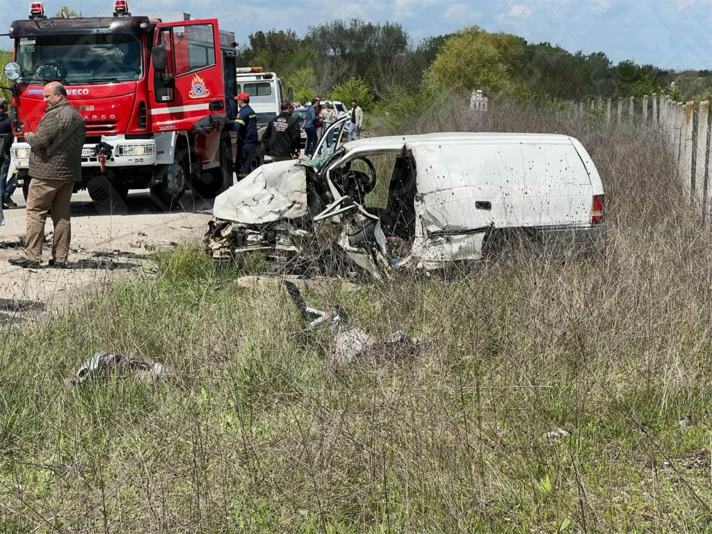 Ορεστιάδα: Τραγωδία με τρεις νεκρούς μετά από μετωπική σύγκρουση δύο ΙΧ