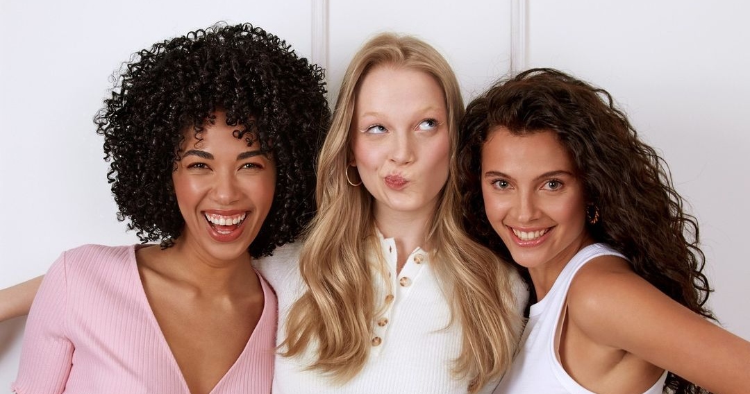 Ταλαιπωρημένα μαλλιά: Όσα πρέπει να κάνεις για να αποκτήσουν ξανά υγιή όψη