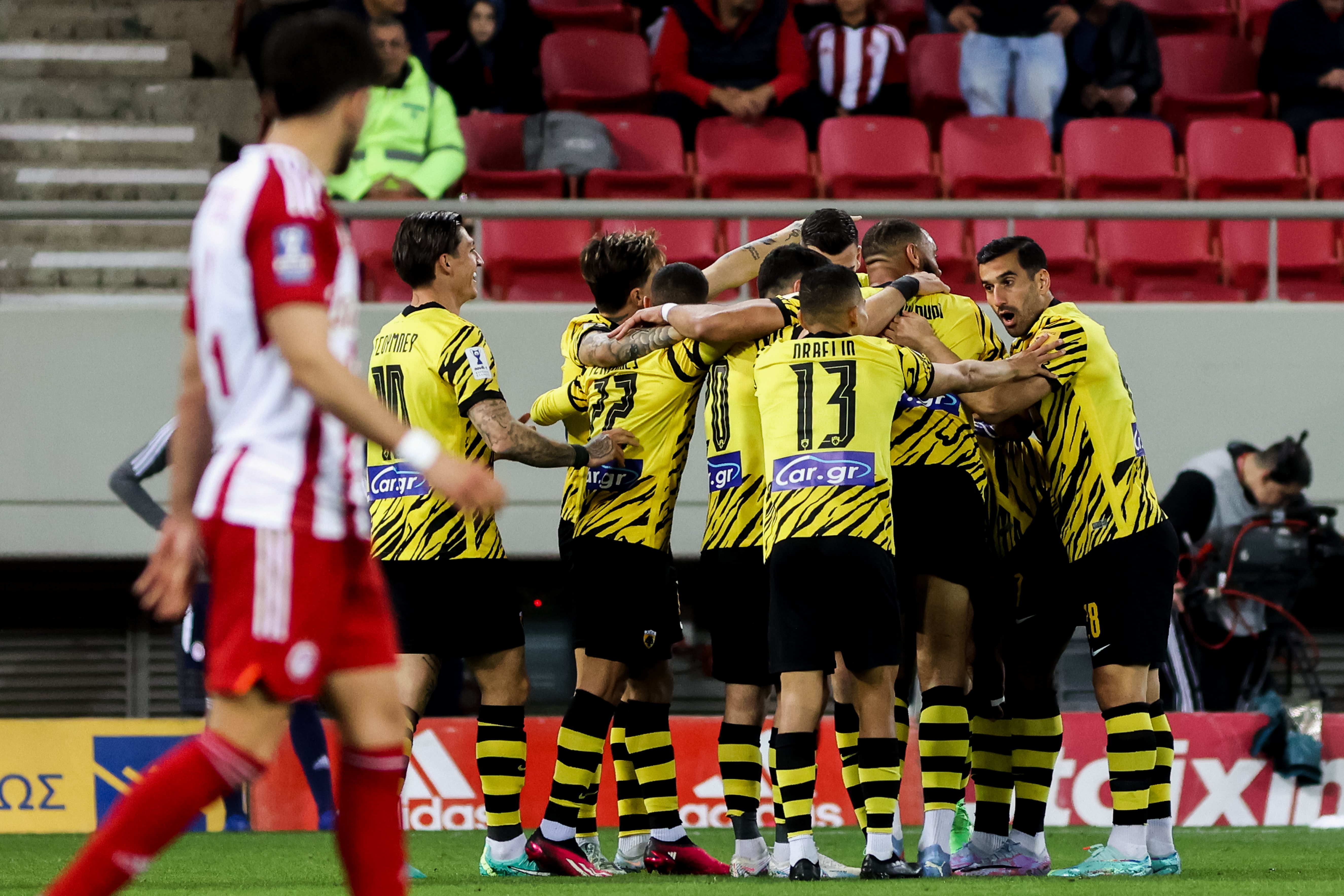 Προκρίθηκε η ΑΕΚ στον τελικό του Κυπέλλου παρά την ήττα με 2-1 στο Καραϊσκάκης