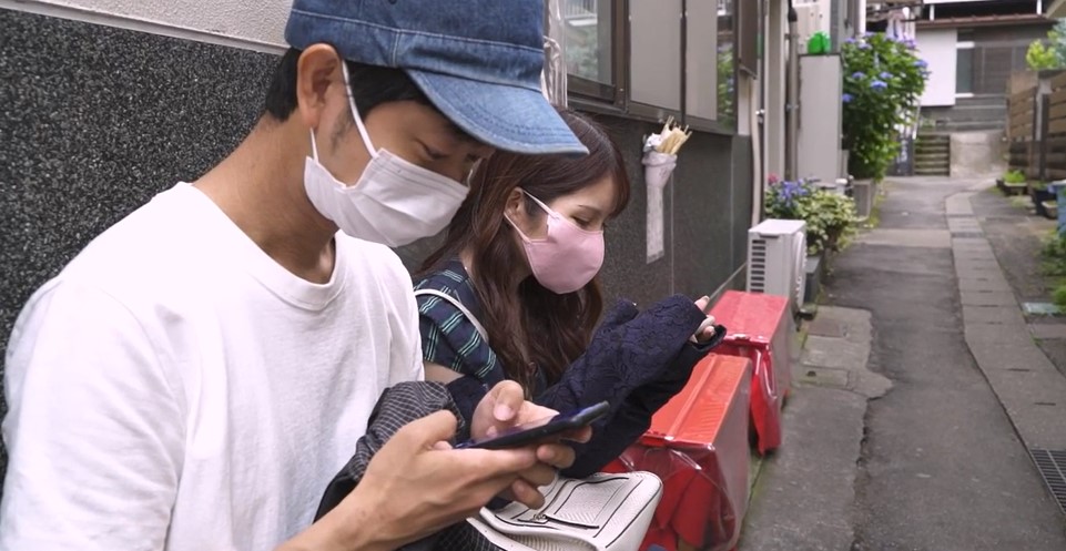 Είναι ο θεός μας: Ένας Ιάπωνας πληρώνεται κυριολεκτικά για να κάθεται
