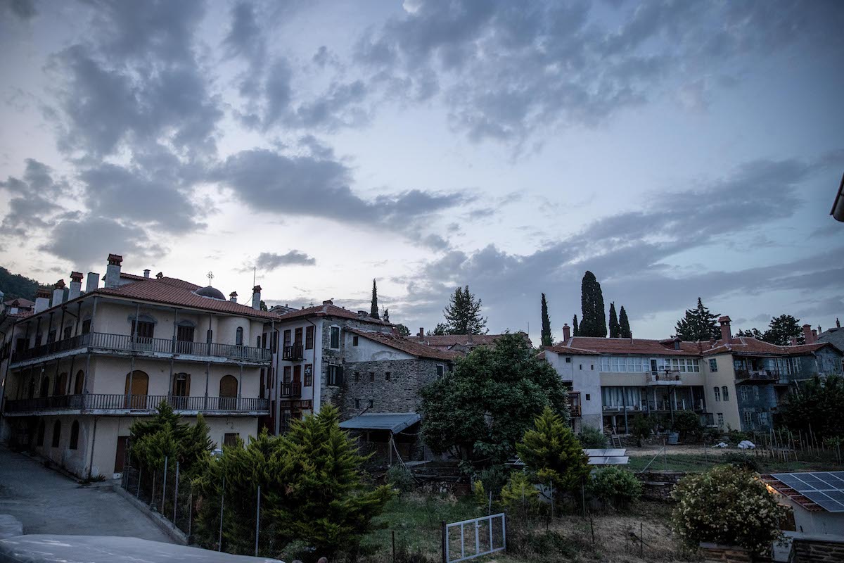 Για μαύρο χρήμα ερευνώνται Μονές του Αγίου Όρους – Στο επίκεντρο το κόμμα Νίκη