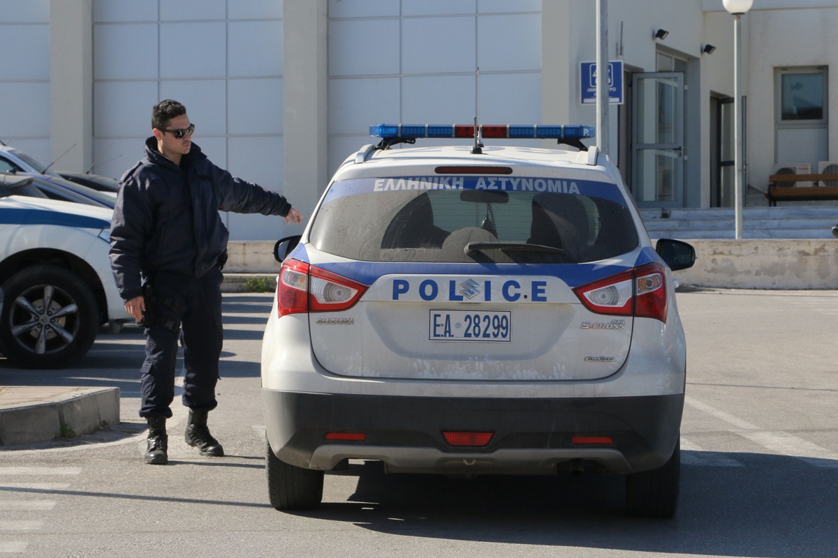 Σοκ στη Θεσσαλονίκη: Αδέλφια κρατούσαν ομήρους 10 μετανάστες και τους χτυπούσαν με ξύλα