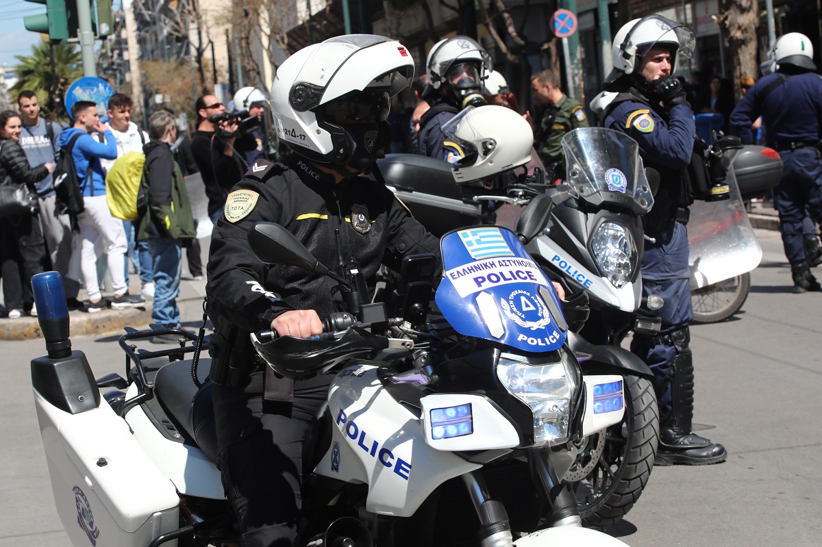 Κυψέλη: Ενδείξεις για κύκλωμα πίσω από τον 34χρονο με το… εργοστάσιο παραγωγής πλαστών ταξιδιωτικών εγγράφων