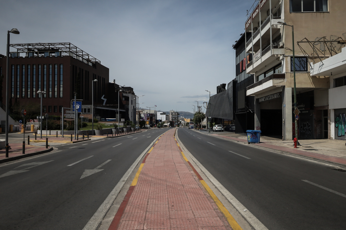 Αθήνα με σούβλα και τσίκνα και ένα άδειο από κόσμο κέντρο (pics) Αθήνα