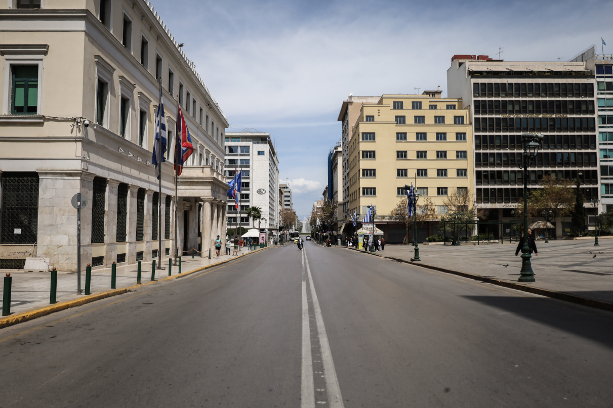 Βρήκαμε πόσα χρήματα χρειάζεσαι για να ζεις στην Αθήνα και καταλάβαμε ότι είμαστε φτωχάλες