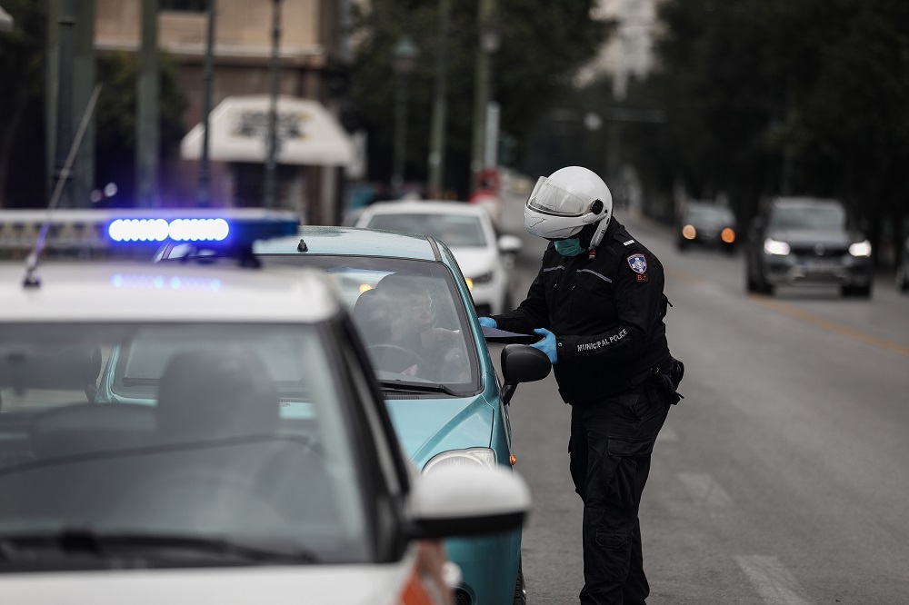 Vigilante 62χρονος στη Θεσσαλονίκη: Έπεσε με το αμάξι σε αστυνομικό γιατί του έκοψε κλήση