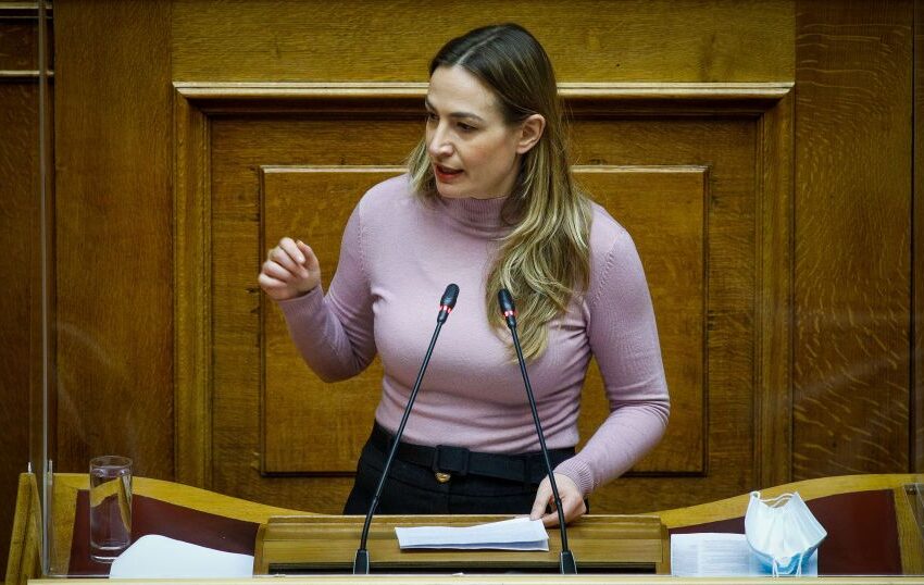 Διαψεύδει η Αγαθοπούλου πως ζήτησε την αποχώρηση άλλου υποψηφίου